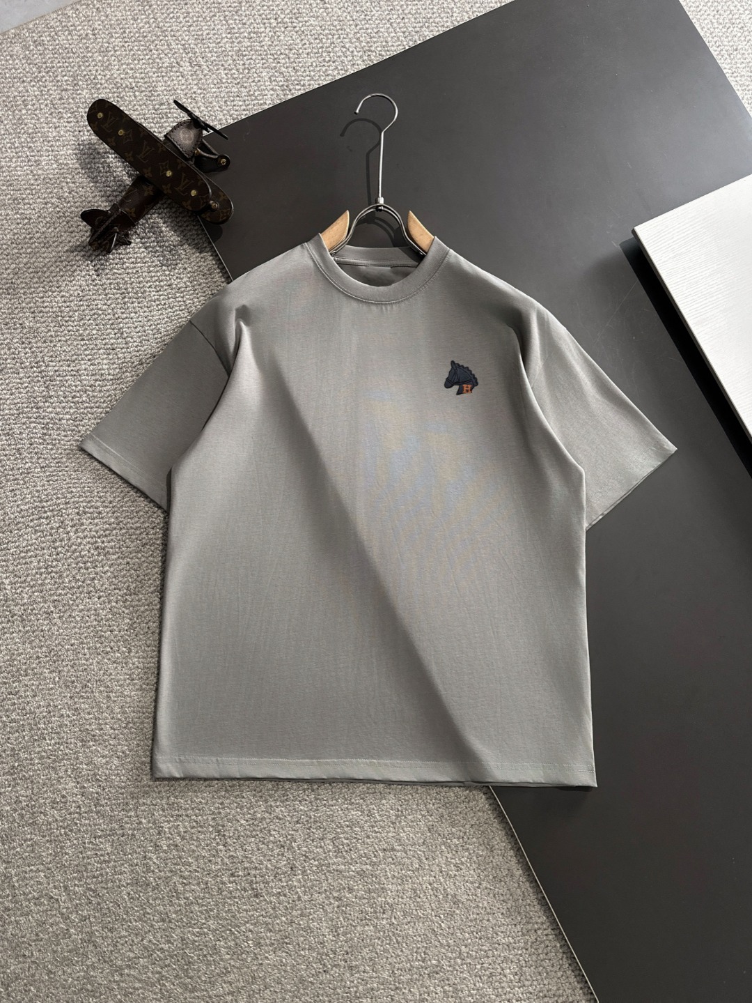 Envío al día siguiente. HERMES/爱马仕 2025 nueva colección de primavera/verano para hombre, camiseta de manga corta con te…