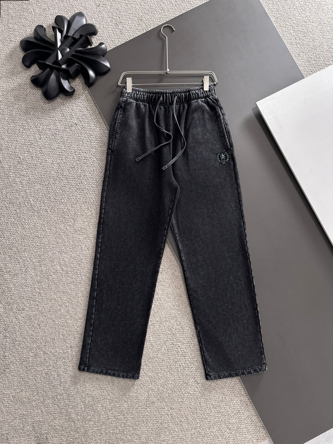 Pantalon Balenciaga 25SS Automne Hiver, Détails Exclusifs et Confort Suprême