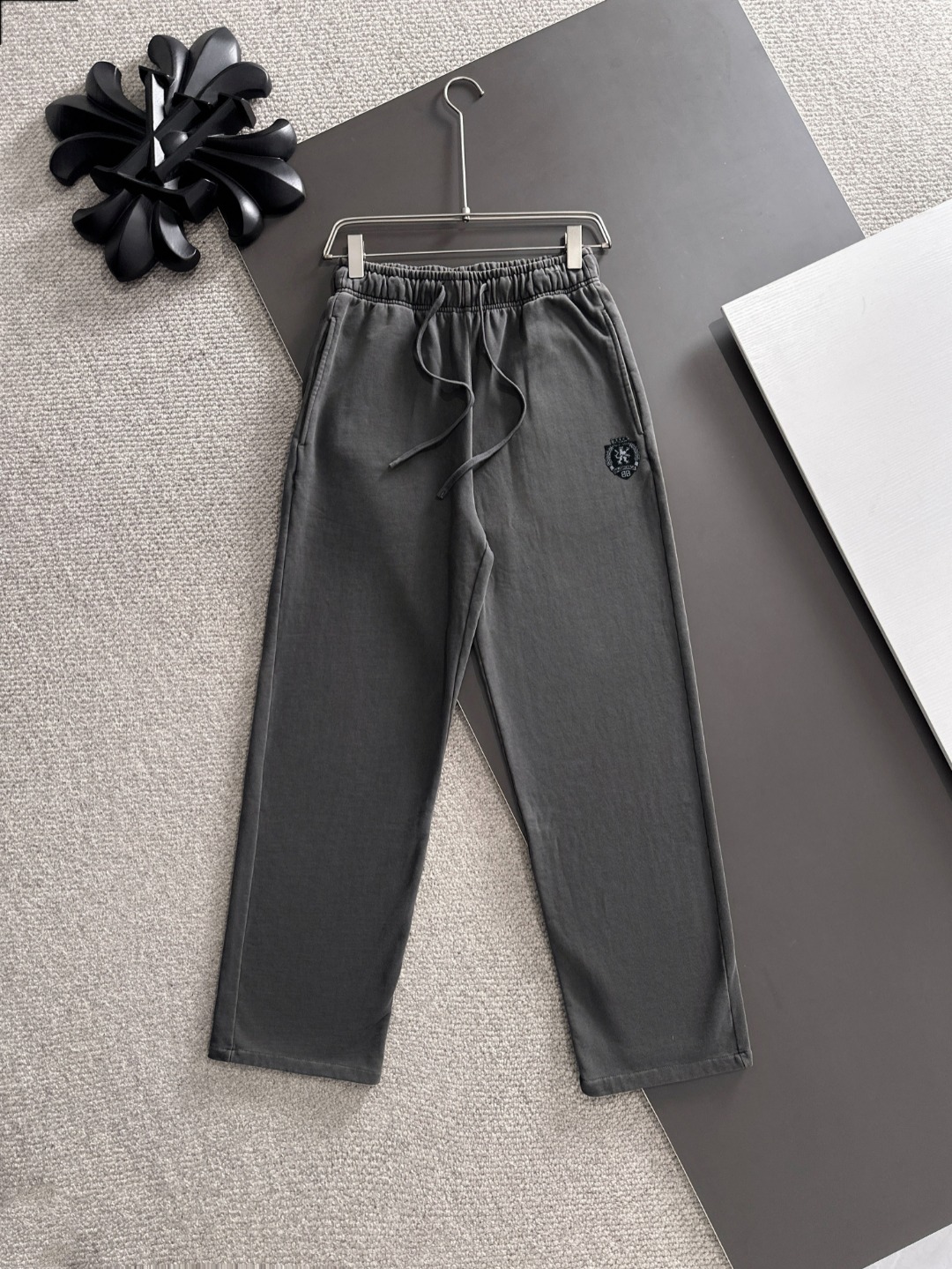 Balenciaga 25ss Grijze Trainingsbroek met Logo en Losse Pasvorm