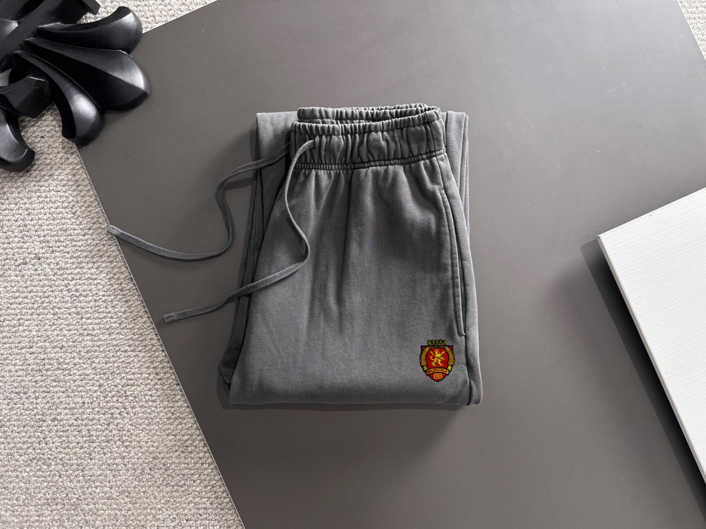 Balenciaga 25SS High-Quality Autumn/Winter Grey Pants 4 o 1j7p9chnq1io5rql1193e6f1iut2