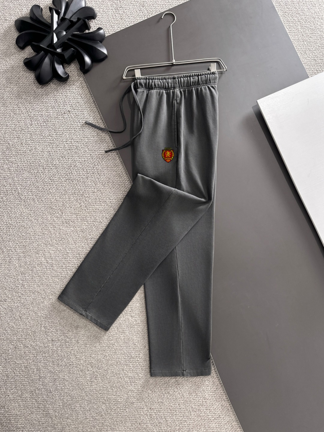 Balenciaga 25SS High-Quality Autumn/Winter Grey Pants 3 o 1j7p9chnqlf91d5m5181hls1vov1