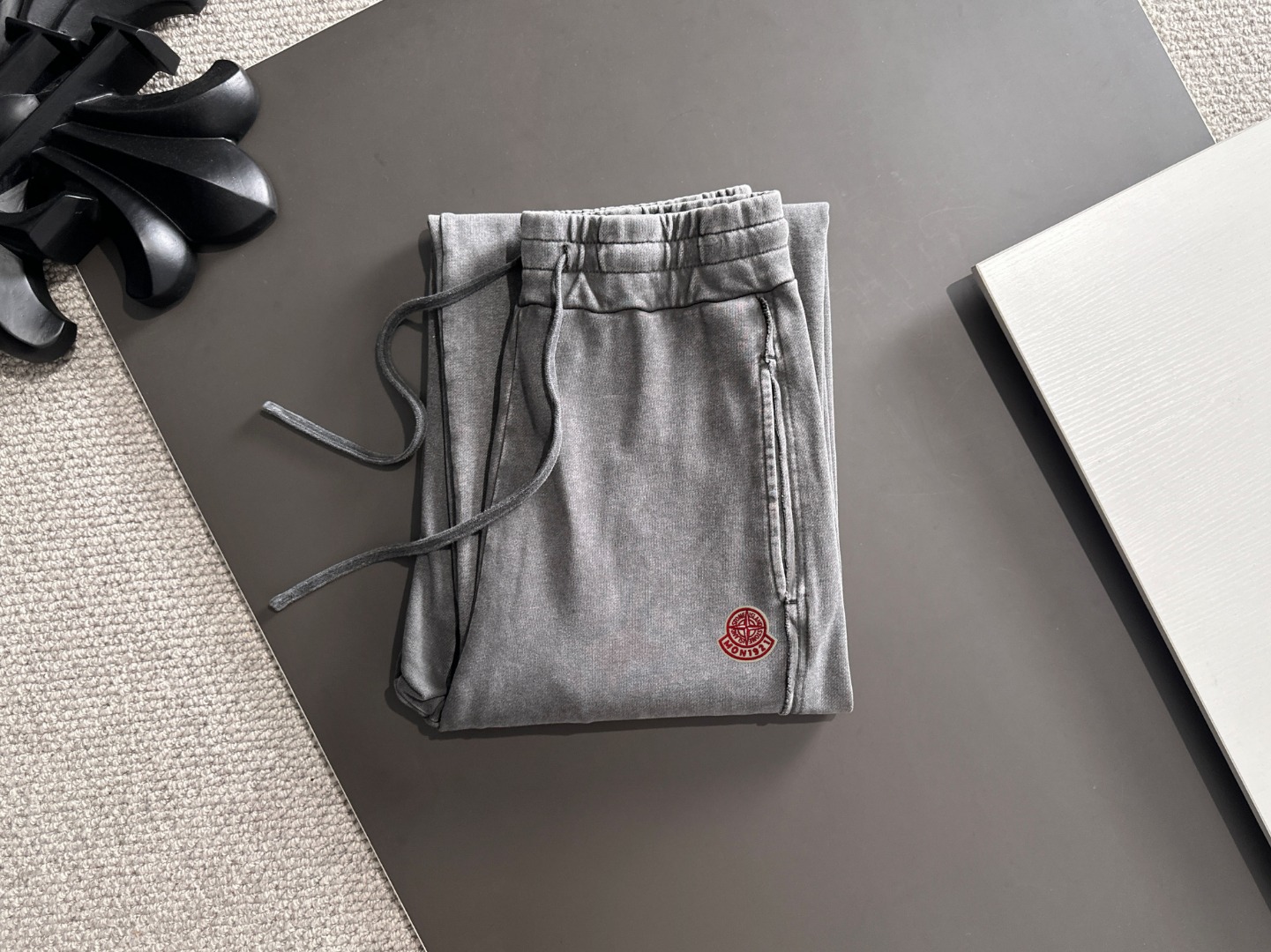 Stone Island Moncler Grey Distressed Logo Patch Relaxed Fit Pants 3 o 1j7pa0edd1tu278n1geq1kv512601