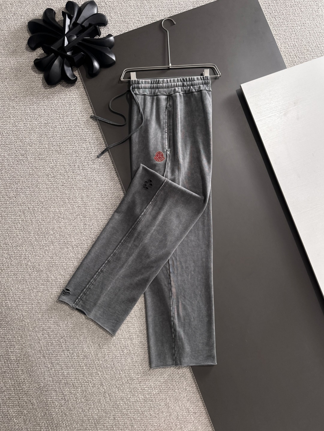 Stone Island Moncler Grey Distressed Logo Patch Relaxed Fit Pants 4 o 1j7pa0ede145oth44dj1a8a9972