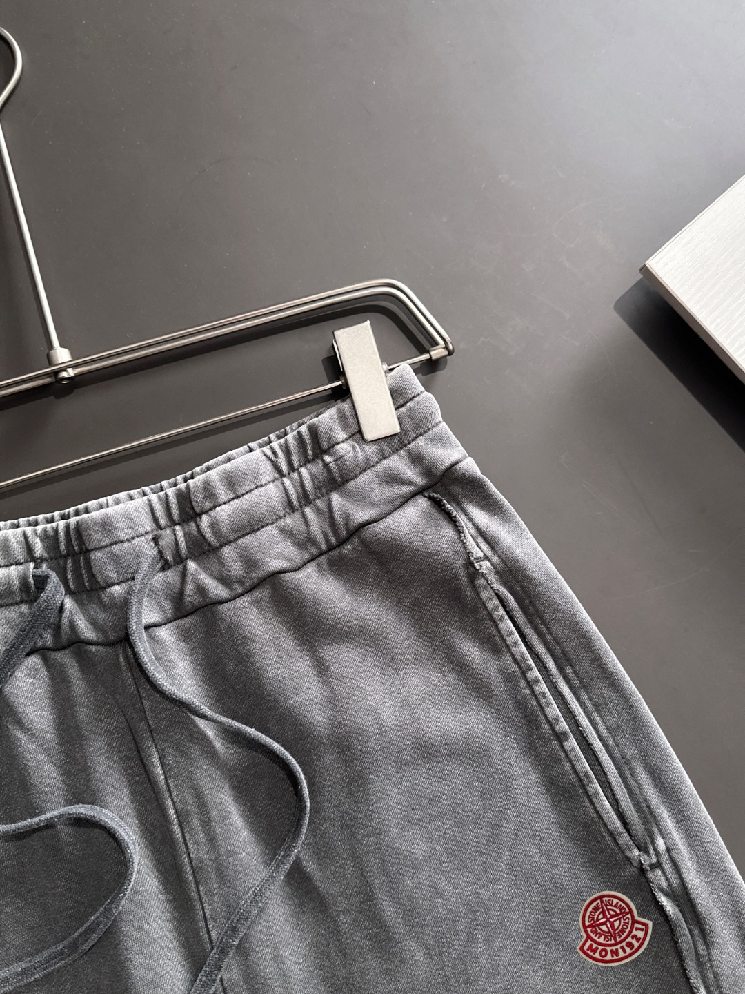 Stone Island Moncler Grey Distressed Logo Patch Relaxed Fit Pants 5 o 1j7pa0edf1r7a5q1c2f1ifumpr3