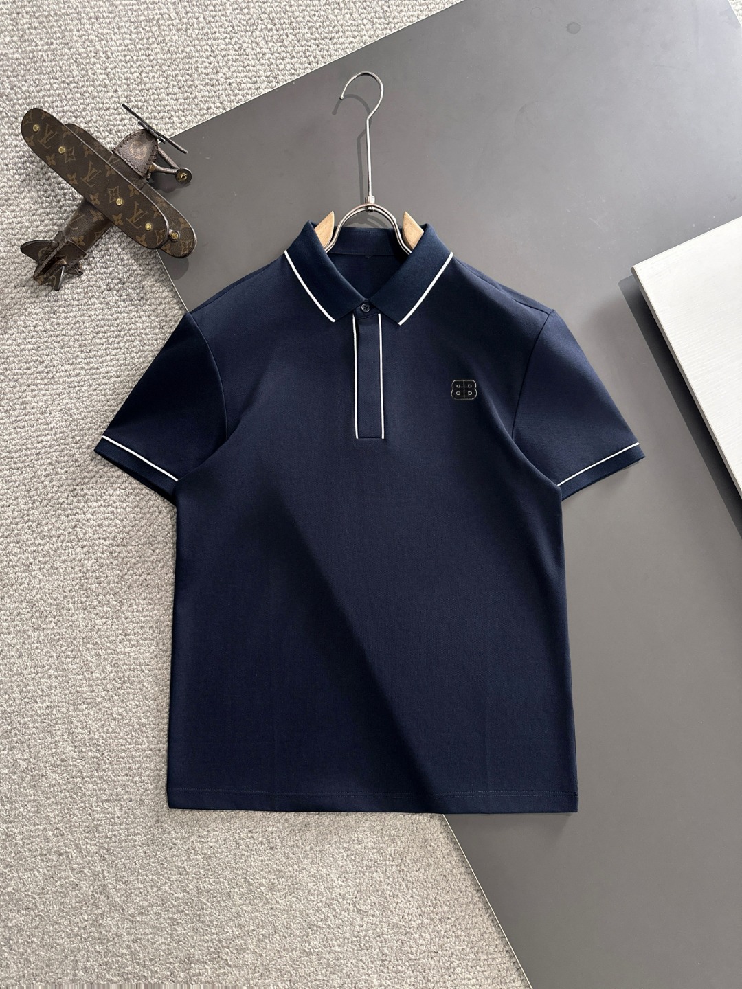 P150 BALENCIAGA/巴黎世家 alta calidad nueva temporada 2026 primavera/verano polo de cuello vuelto de alta costura fabricado…