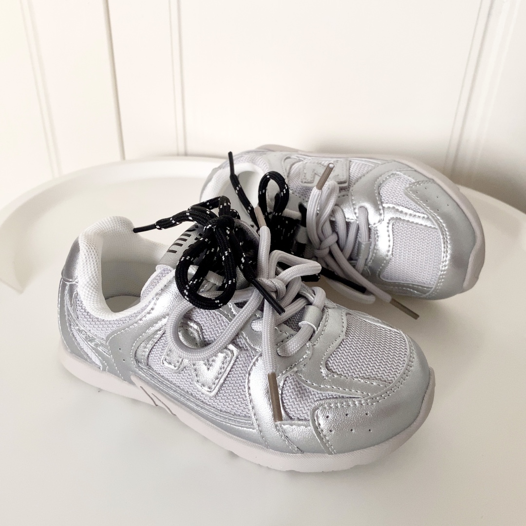 图片[2]-NB 530 miumiu 系带联名童鞋 尺码24–37 采用双鞋带设计、独特的风格非常有质感！版型超级好看不肥不胖爱了爱了上脚非常轻便百搭～-选品中心