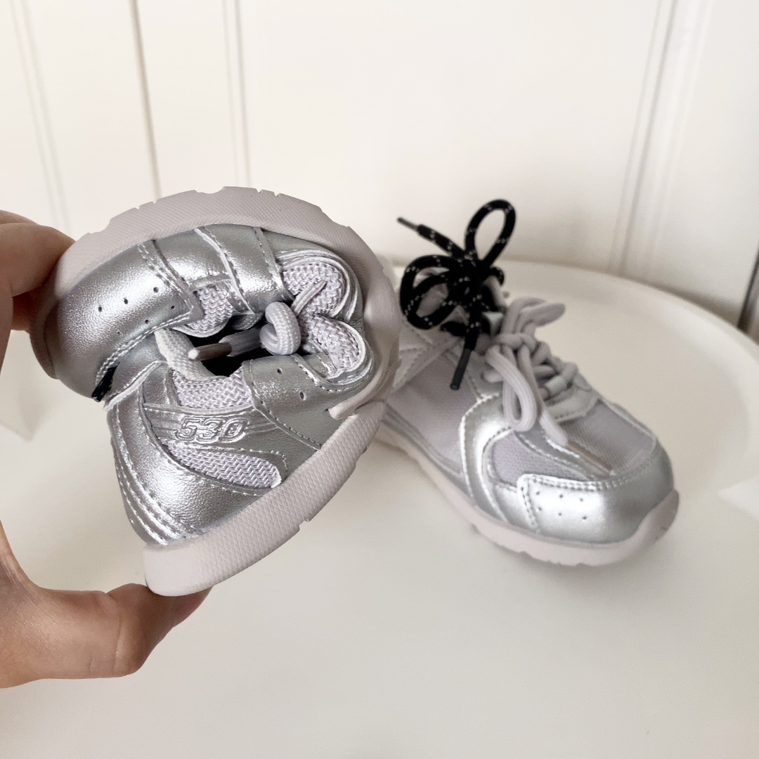 图片[5]-NB 530 miumiu 系带联名童鞋 尺码24–37 采用双鞋带设计、独特的风格非常有质感！版型超级好看不肥不胖爱了爱了上脚非常轻便百搭～-选品中心