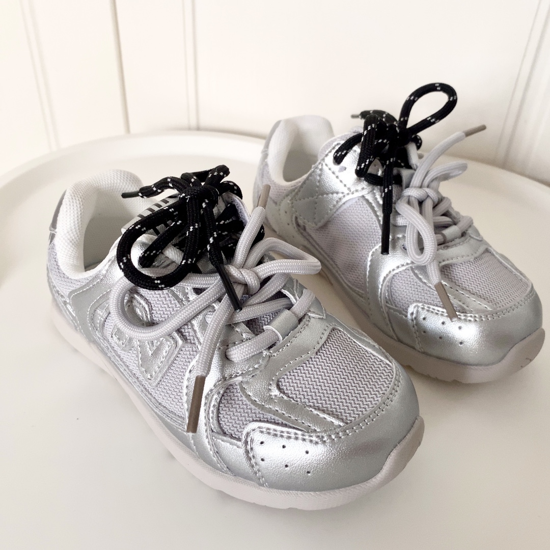 图片[3]-NB 530 miumiu 系带联名童鞋 尺码24–37 采用双鞋带设计、独特的风格非常有质感！版型超级好看不肥不胖爱了爱了上脚非常轻便百搭～-选品中心