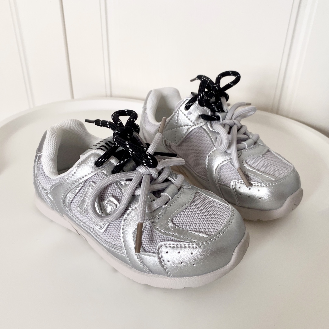 图片[8]-NB 530 miumiu 系带联名童鞋 尺码24–37 采用双鞋带设计、独特的风格非常有质感！版型超级好看不肥不胖爱了爱了上脚非常轻便百搭～-选品中心