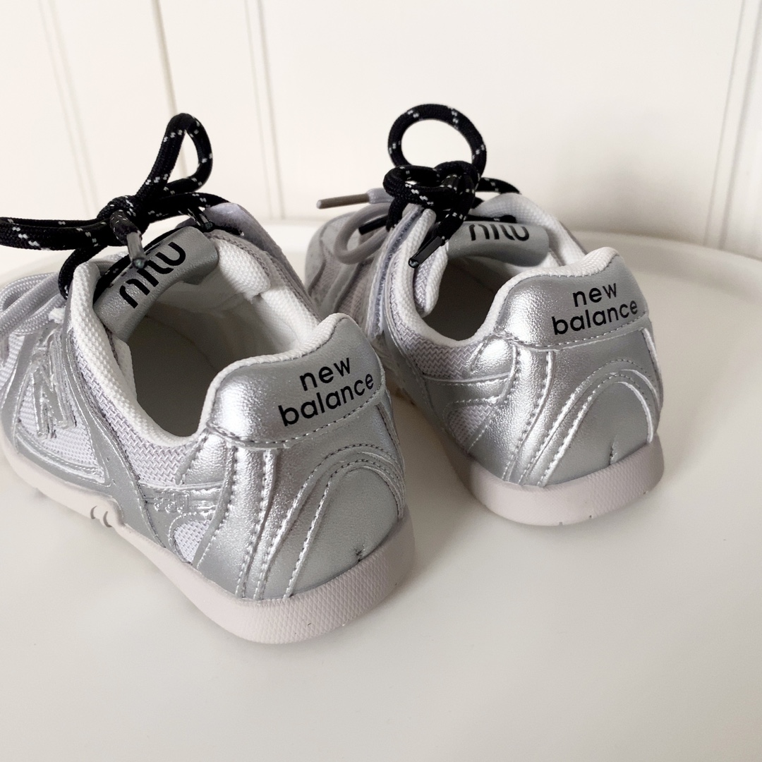 图片[6]-NB 530 miumiu 系带联名童鞋 尺码24–37 采用双鞋带设计、独特的风格非常有质感！版型超级好看不肥不胖爱了爱了上脚非常轻便百搭～-选品中心