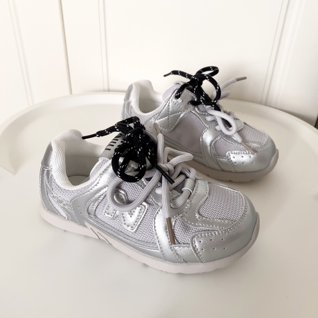 NB 530 miumiu 系带联名童鞋 尺码24–37 采用双鞋带设计、独特的风格非常有质感！版型超级好看不肥不胖爱了爱了上脚非常轻便百搭～-选品中心