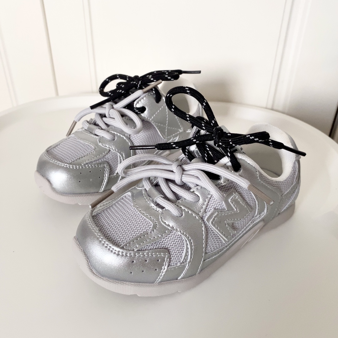 图片[4]-NB 530 miumiu 系带联名童鞋 尺码24–37 采用双鞋带设计、独特的风格非常有质感！版型超级好看不肥不胖爱了爱了上脚非常轻便百搭～-选品中心