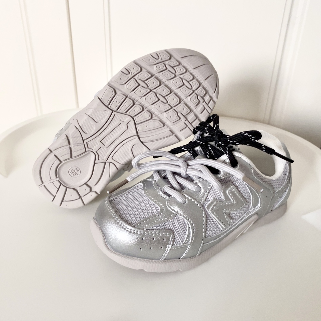 图片[9]-NB 530 miumiu 系带联名童鞋 尺码24–37 采用双鞋带设计、独特的风格非常有质感！版型超级好看不肥不胖爱了爱了上脚非常轻便百搭～-选品中心