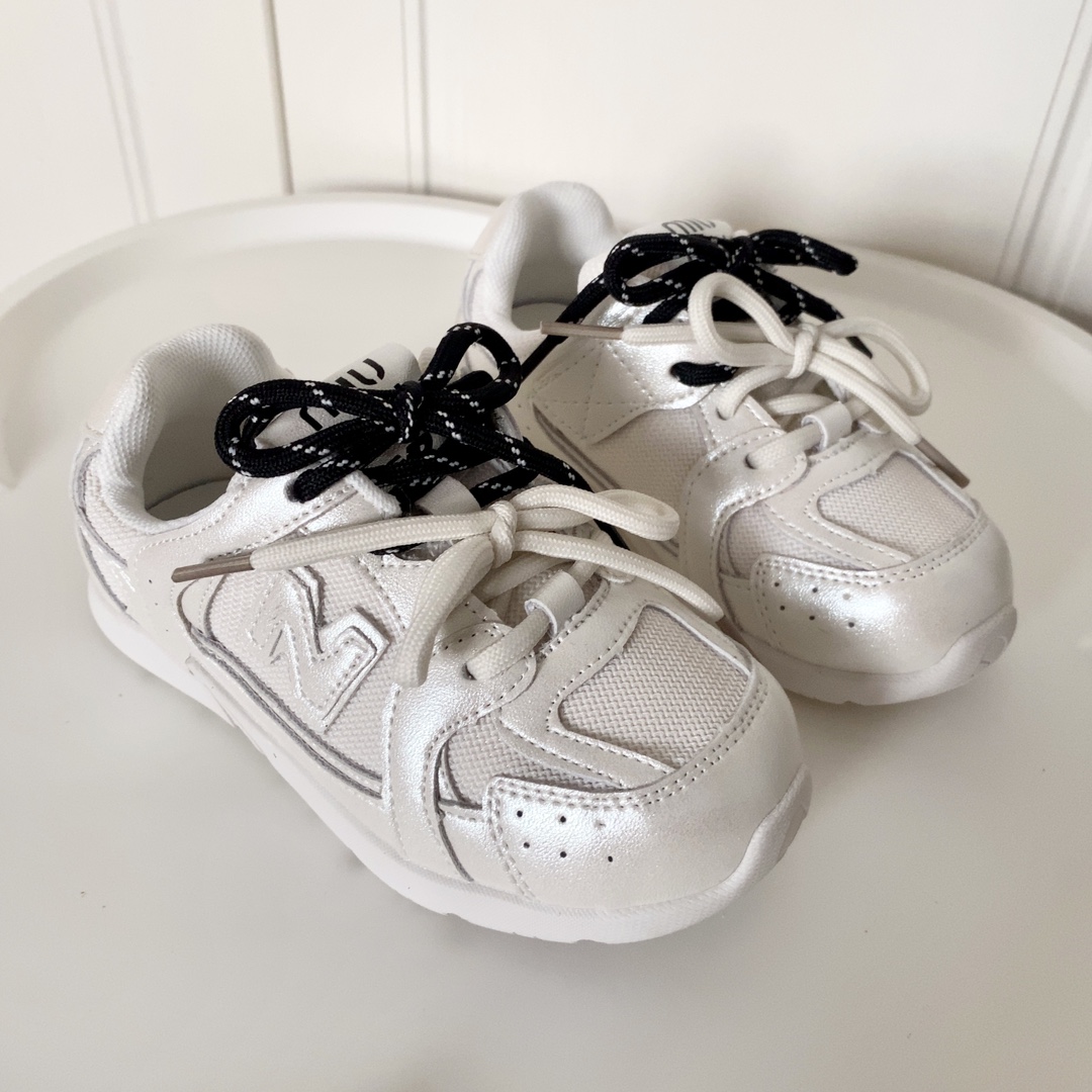 NB 530 miumiu 系带联名童鞋尺码 24/37 采用双鞋带设计、独特的风格非常有质感！版型超级好看不肥不胖爱了爱了上脚非常轻便百搭～-选品中心
