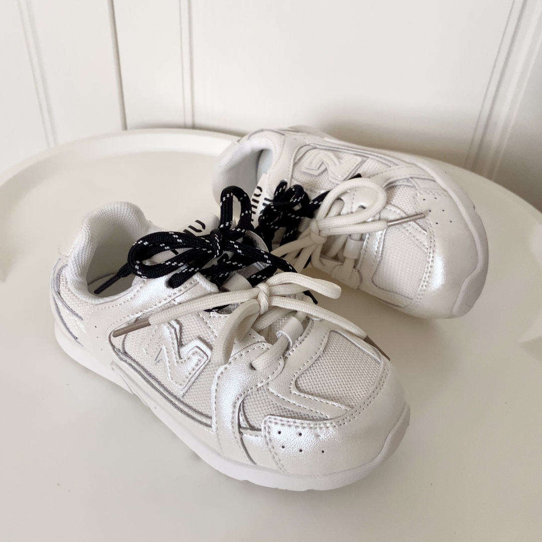 图片[3]-NB 530 miumiu 系带联名童鞋尺码 24/37 采用双鞋带设计、独特的风格非常有质感！版型超级好看不肥不胖爱了爱了上脚非常轻便百搭～-选品中心