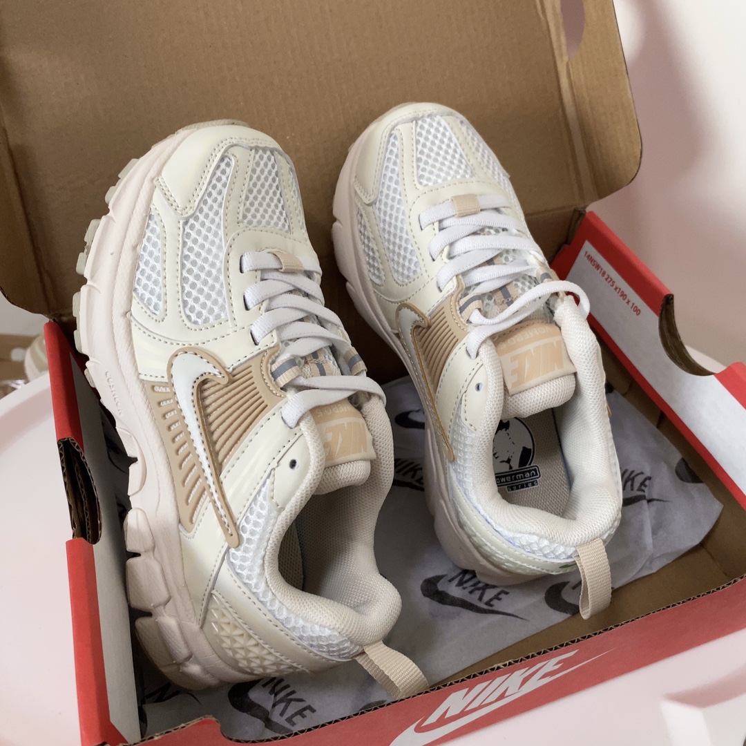 图片[3]-NK V5童鞋26-37.5 这款NK Zoom Vomero 5儿童运动鞋也太酷了吧‼️满满的复古感，颜值与舒适并存🤩鞋底踩着有弹性✔️缓震效果特别好😎-选品中心