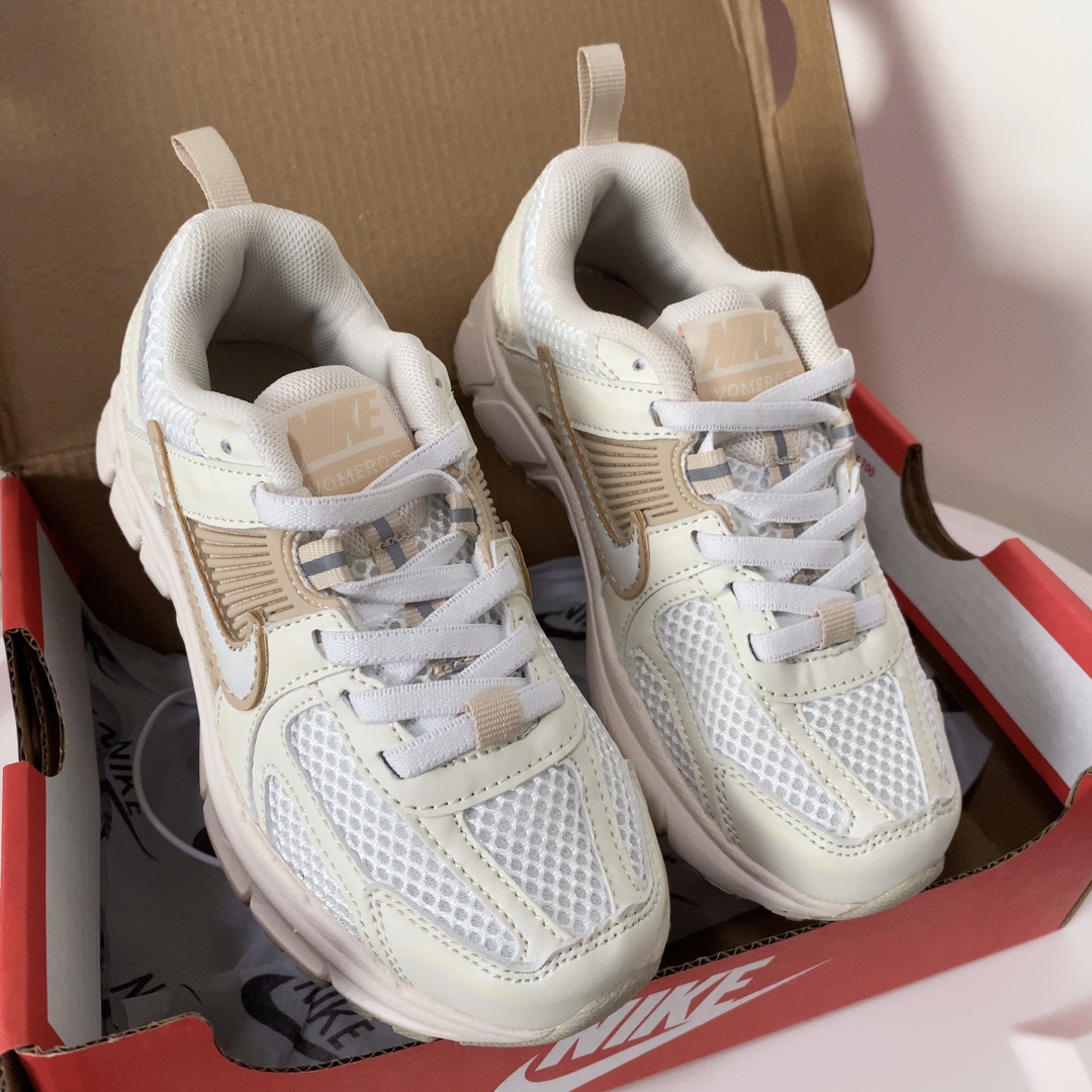 图片[4]-NK V5童鞋26-37.5 这款NK Zoom Vomero 5儿童运动鞋也太酷了吧‼️满满的复古感，颜值与舒适并存🤩鞋底踩着有弹性✔️缓震效果特别好😎-选品中心