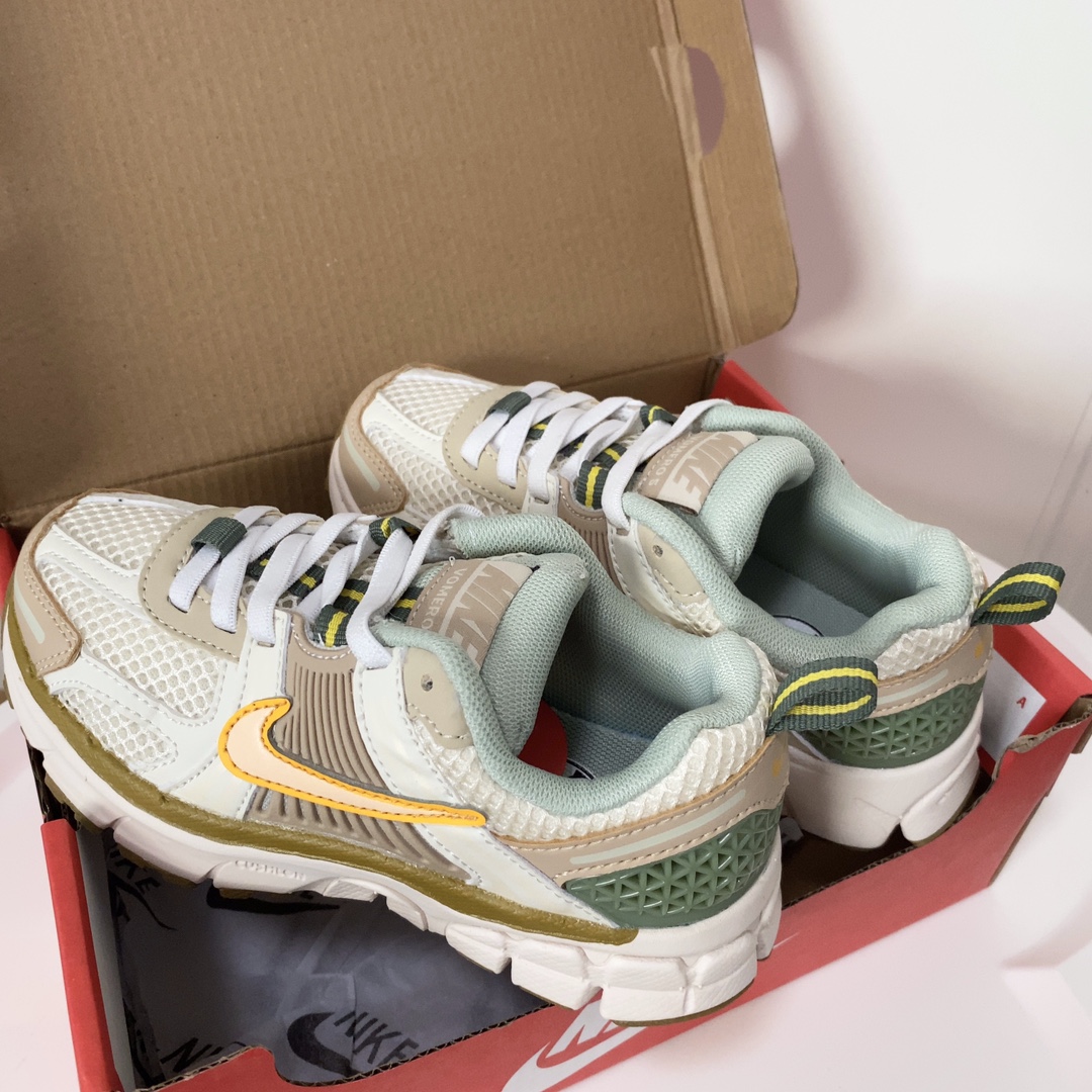 图片[4]-NK V5童鞋26-37.5 这款NK Zoom Vomero 5儿童运动鞋也太酷了吧‼️满满的复古感，颜值与舒适并存🤩鞋底踩着有弹性✔️缓震效果特别好😎-选品中心