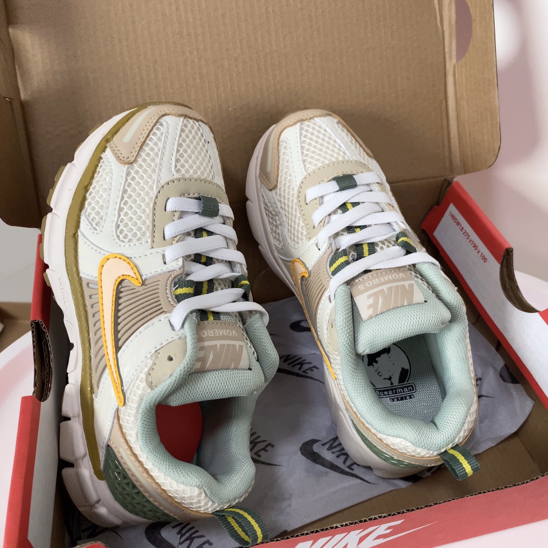 图片[3]-NK V5童鞋26-37.5 这款NK Zoom Vomero 5儿童运动鞋也太酷了吧‼️满满的复古感，颜值与舒适并存🤩鞋底踩着有弹性✔️缓震效果特别好😎-选品中心