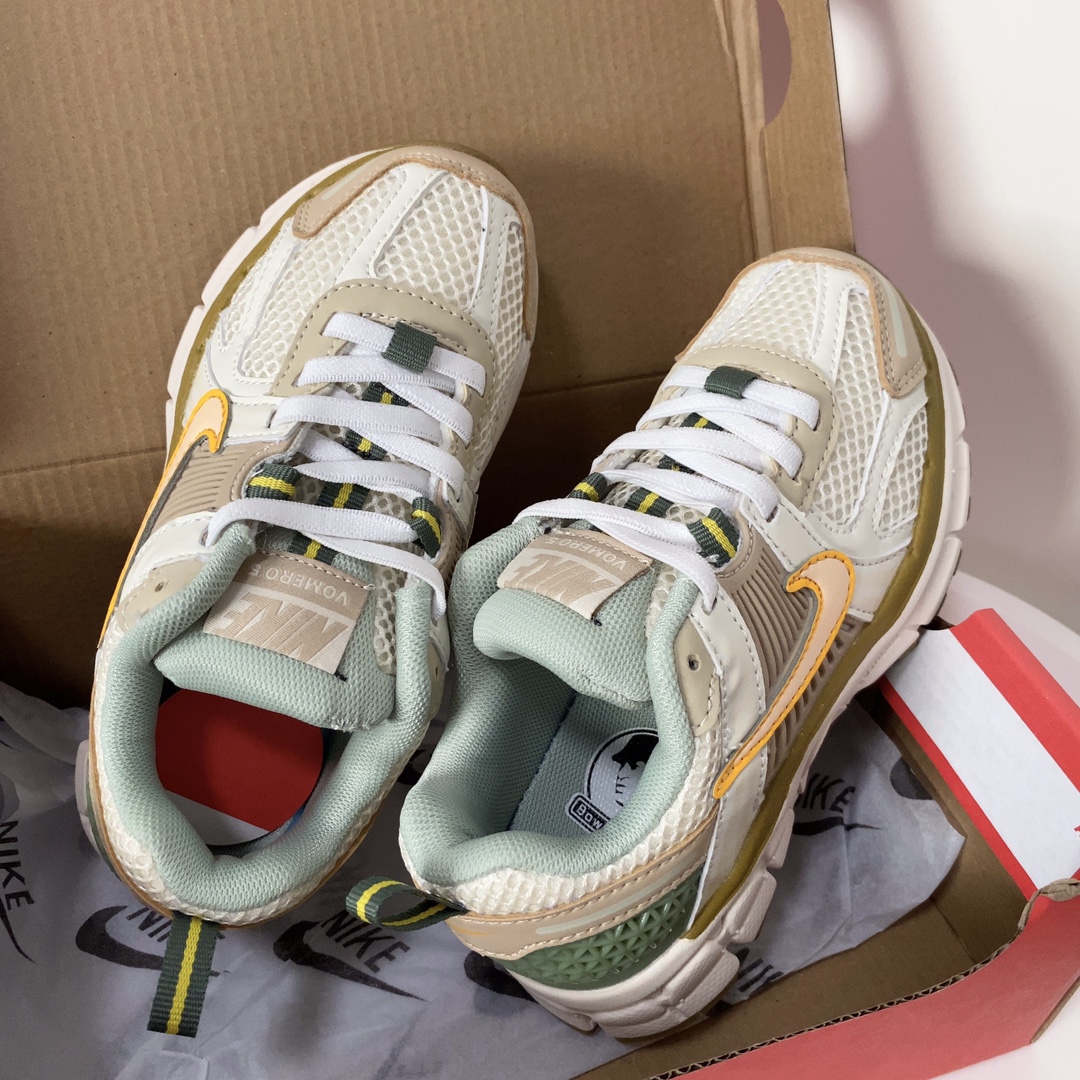 图片[2]-NK V5童鞋26-37.5 这款NK Zoom Vomero 5儿童运动鞋也太酷了吧‼️满满的复古感，颜值与舒适并存🤩鞋底踩着有弹性✔️缓震效果特别好😎-选品中心