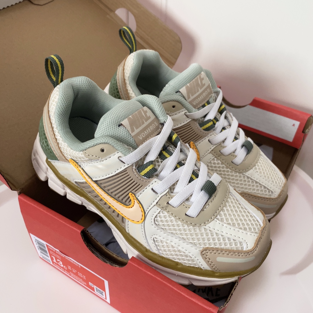 图片[7]-NK V5童鞋26-37.5 这款NK Zoom Vomero 5儿童运动鞋也太酷了吧‼️满满的复古感，颜值与舒适并存🤩鞋底踩着有弹性✔️缓震效果特别好😎-选品中心