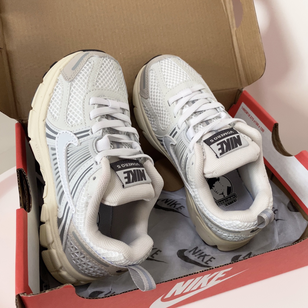 图片[3]-NK V5童鞋26-37.5 这款NK Zoom Vomero 5儿童运动鞋也太酷了吧‼️满满的复古感，颜值与舒适并存🤩鞋底踩着有弹性✔️缓震效果特别好😎-选品中心