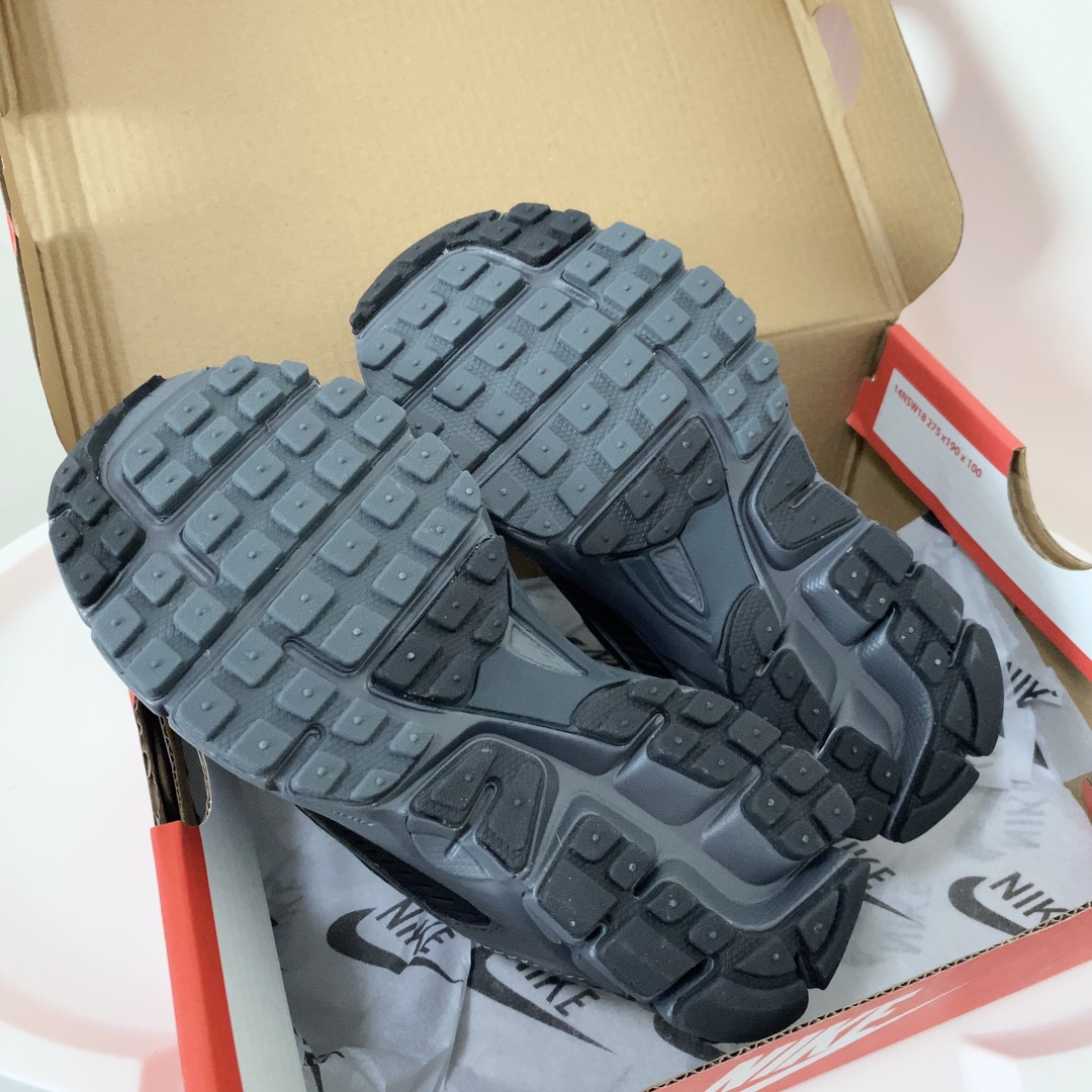 图片[9]-NK V5童鞋26-37.5 这款NK Zoom Vomero 5儿童运动鞋也太酷了吧‼️满满的复古感，颜值与舒适并存🤩鞋底踩着有弹性✔️缓震效果特别好😎-选品中心