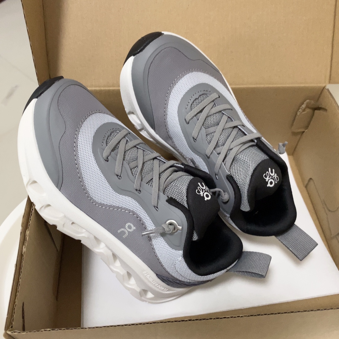 图片[2]-On昂跑儿童运动鞋28-37 免系带穿脱，轻松上脚！Cloud Play泡棉打造的专利鞋底，柔软缓震，轻松实现柔软触地！一款集日常穿搭和训练穿着的宝藏童鞋-选品中心