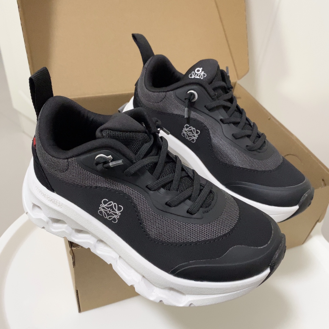 On昂跑儿童运动鞋 昂跑 随心 随性 随你 免系带穿脱，轻松上脚！Cloud Play泡棉打造的专利鞋底，柔软缓震，轻松实现柔软触地！一款集日常穿搭和训练穿着的宝藏童鞋，爸爸妈妈放心冲✊🏻-选品中心