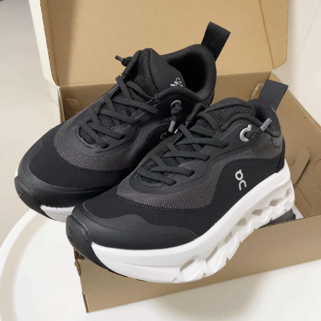 图片[2]-On昂跑儿童运动鞋 昂跑 随心 随性 随你 免系带穿脱，轻松上脚！Cloud Play泡棉打造的专利鞋底，柔软缓震，轻松实现柔软触地！一款集日常穿搭和训练穿着的宝藏童鞋，爸爸妈妈放心冲✊🏻-选品中心