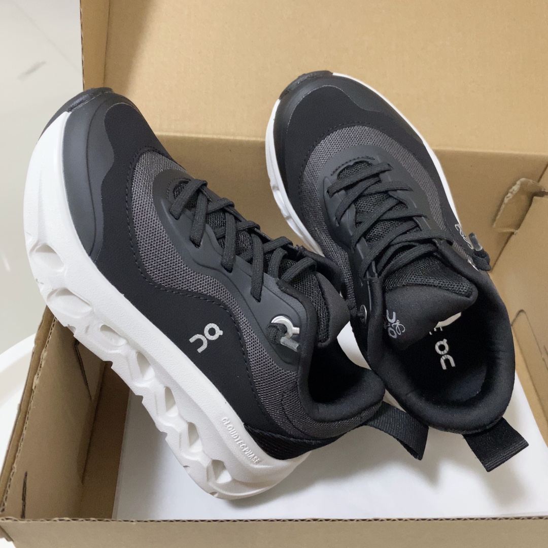 图片[4]-On昂跑儿童运动鞋 昂跑 随心 随性 随你 免系带穿脱，轻松上脚！Cloud Play泡棉打造的专利鞋底，柔软缓震，轻松实现柔软触地！一款集日常穿搭和训练穿着的宝藏童鞋，爸爸妈妈放心冲✊🏻-选品中心