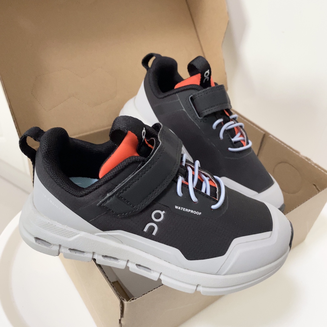 图片[4]-On昂跑魔术贴松紧带儿童运动鞋 小众童鞋运动鞋来咯～ on昂跑缓震魔术贴儿童运动鞋 鞋头增加额外的橡胶垫片加强耐久性 加宽外底搭载多沟槽，更稳固 优化改良的CloudTec专利鞋底科技专为幼童打造超级无敌旋转跳跃好穿-选品中心