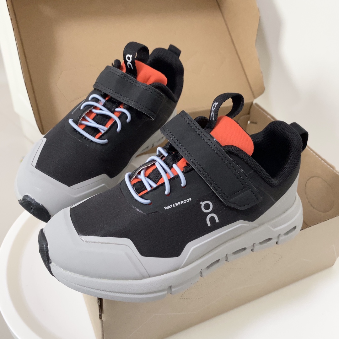 图片[6]-On昂跑魔术贴松紧带儿童运动鞋 小众童鞋运动鞋来咯～ on昂跑缓震魔术贴儿童运动鞋 鞋头增加额外的橡胶垫片加强耐久性 加宽外底搭载多沟槽，更稳固 优化改良的CloudTec专利鞋底科技专为幼童打造超级无敌旋转跳跃好穿-选品中心