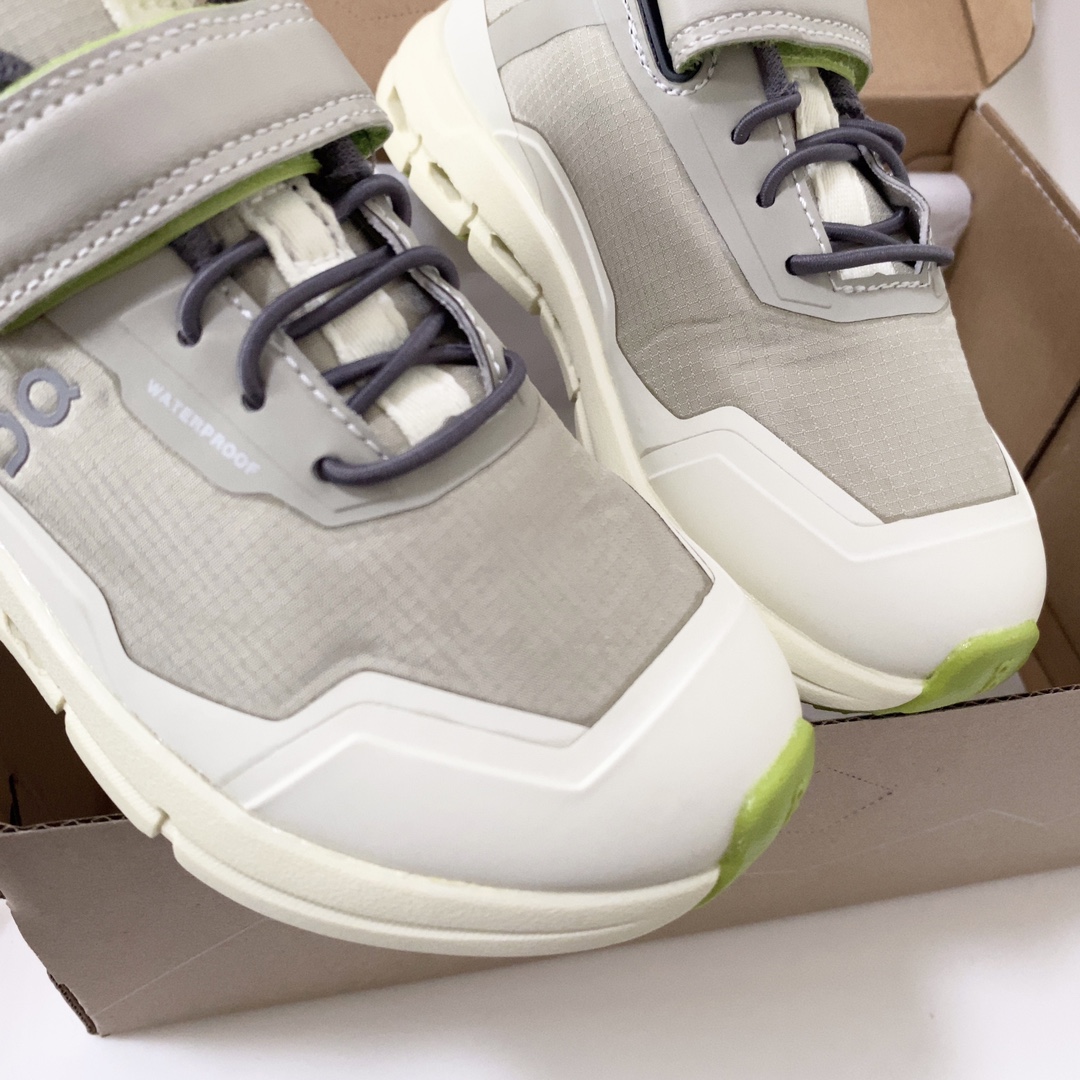 图片[6]-On昂跑魔术贴松紧带儿童运动鞋 小众童鞋运动鞋来咯～ on昂跑缓震魔术贴儿童运动鞋 鞋头增加额外的橡胶垫片加强耐久性 加宽外底搭载多沟槽，更稳固 优化改良的CloudTec专利鞋底科技专为幼童打造超级无敌旋转跳跃好穿-选品中心