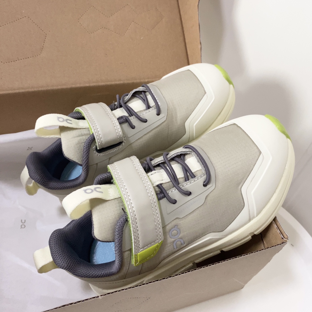 图片[3]-On昂跑魔术贴松紧带儿童运动鞋 小众童鞋运动鞋来咯～ on昂跑缓震魔术贴儿童运动鞋 鞋头增加额外的橡胶垫片加强耐久性 加宽外底搭载多沟槽，更稳固 优化改良的CloudTec专利鞋底科技专为幼童打造超级无敌旋转跳跃好穿-选品中心