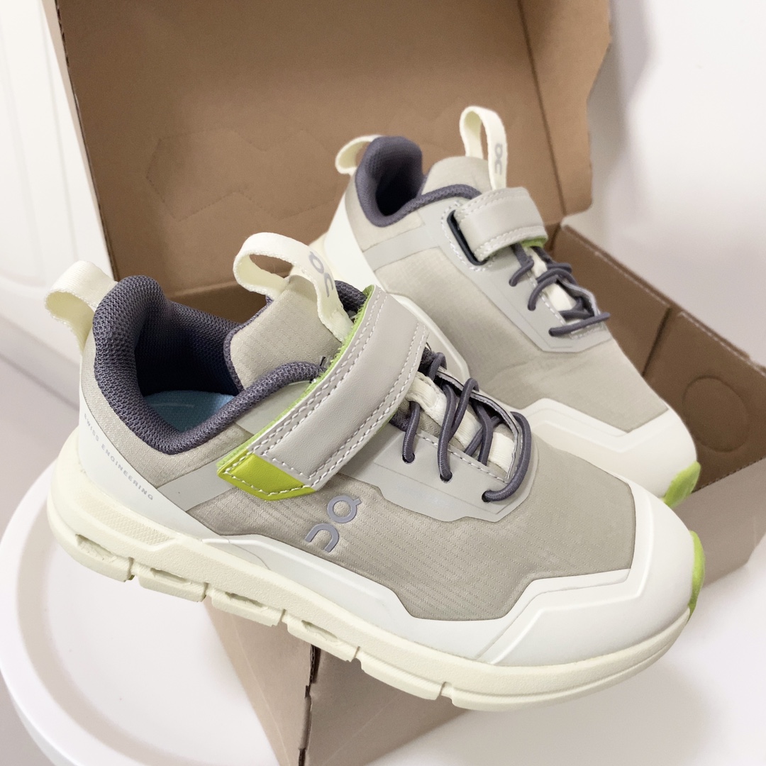 图片[4]-On昂跑魔术贴松紧带儿童运动鞋 小众童鞋运动鞋来咯～ on昂跑缓震魔术贴儿童运动鞋 鞋头增加额外的橡胶垫片加强耐久性 加宽外底搭载多沟槽，更稳固 优化改良的CloudTec专利鞋底科技专为幼童打造超级无敌旋转跳跃好穿-选品中心