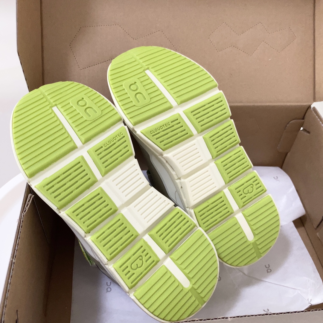 图片[9]-On昂跑魔术贴松紧带儿童运动鞋 小众童鞋运动鞋来咯～ on昂跑缓震魔术贴儿童运动鞋 鞋头增加额外的橡胶垫片加强耐久性 加宽外底搭载多沟槽，更稳固 优化改良的CloudTec专利鞋底科技专为幼童打造超级无敌旋转跳跃好穿-选品中心