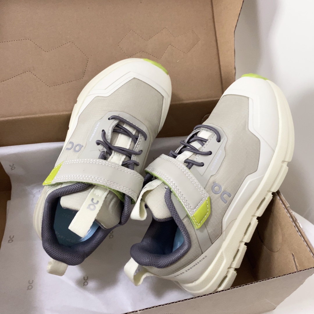 图片[2]-On昂跑魔术贴松紧带儿童运动鞋 小众童鞋运动鞋来咯～ on昂跑缓震魔术贴儿童运动鞋 鞋头增加额外的橡胶垫片加强耐久性 加宽外底搭载多沟槽，更稳固 优化改良的CloudTec专利鞋底科技专为幼童打造超级无敌旋转跳跃好穿-选品中心