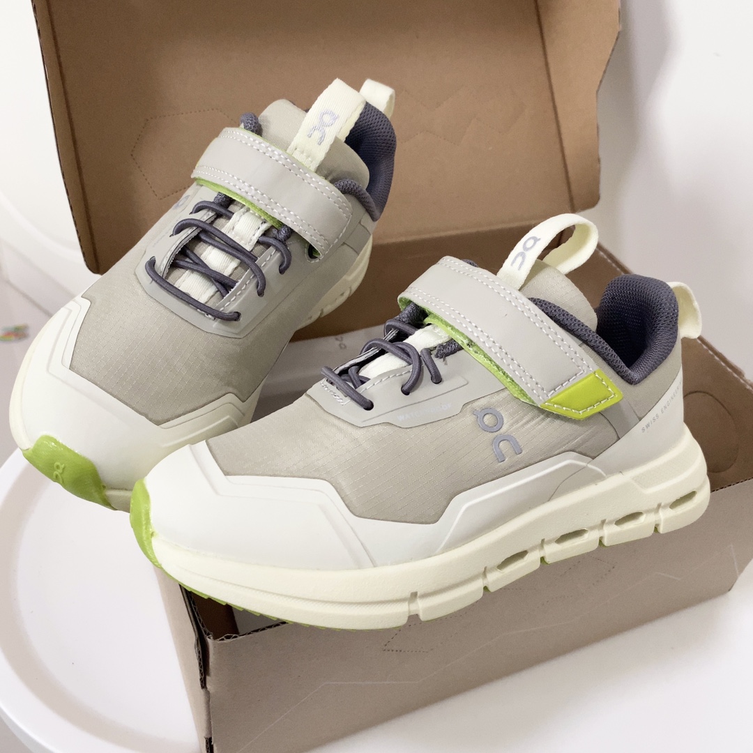 图片[5]-On昂跑魔术贴松紧带儿童运动鞋 小众童鞋运动鞋来咯～ on昂跑缓震魔术贴儿童运动鞋 鞋头增加额外的橡胶垫片加强耐久性 加宽外底搭载多沟槽，更稳固 优化改良的CloudTec专利鞋底科技专为幼童打造超级无敌旋转跳跃好穿-选品中心