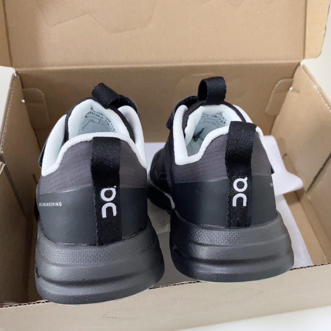 图片[8]-On昂跑魔术贴松紧带儿童运动鞋 小众童鞋运动鞋来咯～ on昂跑缓震魔术贴儿童运动鞋 鞋头增加额外的橡胶垫片加强耐久性 加宽外底搭载多沟槽，更稳固 优化改良的CloudTec专利鞋底科技专为幼童打造超级无敌旋转跳跃好穿-选品中心