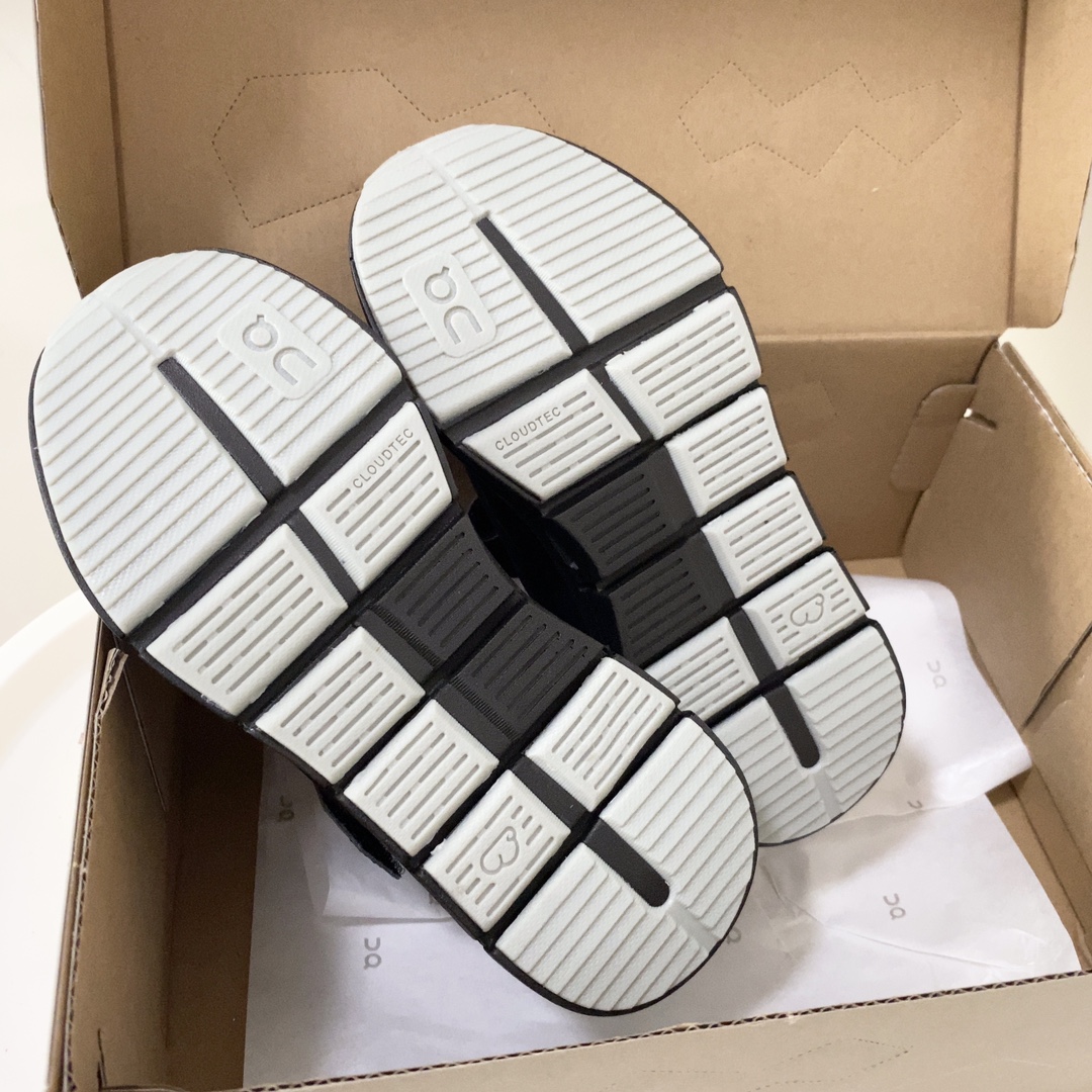 图片[9]-On昂跑魔术贴松紧带儿童运动鞋 小众童鞋运动鞋来咯～ on昂跑缓震魔术贴儿童运动鞋 鞋头增加额外的橡胶垫片加强耐久性 加宽外底搭载多沟槽，更稳固 优化改良的CloudTec专利鞋底科技专为幼童打造超级无敌旋转跳跃好穿-选品中心