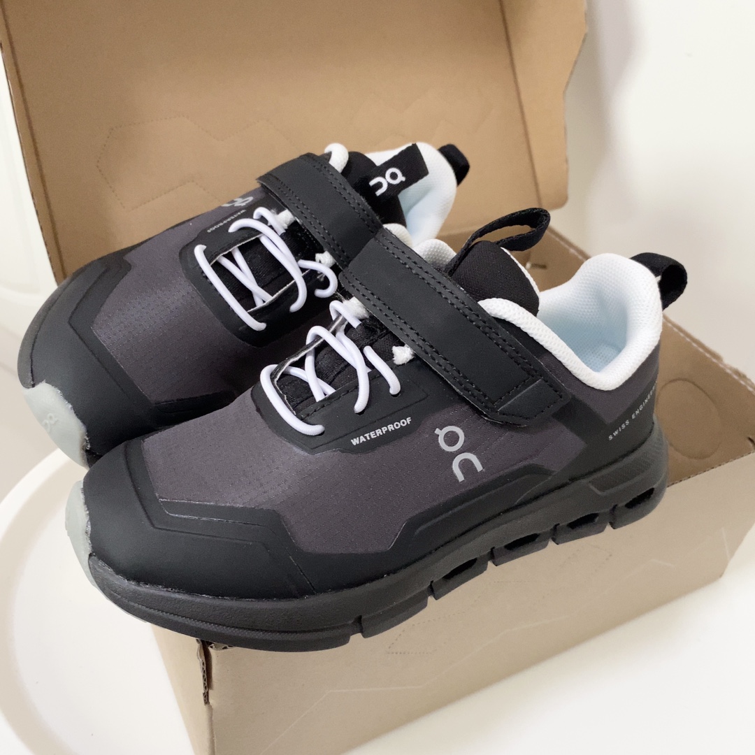 图片[6]-On昂跑魔术贴松紧带儿童运动鞋 小众童鞋运动鞋来咯～ on昂跑缓震魔术贴儿童运动鞋 鞋头增加额外的橡胶垫片加强耐久性 加宽外底搭载多沟槽，更稳固 优化改良的CloudTec专利鞋底科技专为幼童打造超级无敌旋转跳跃好穿-选品中心