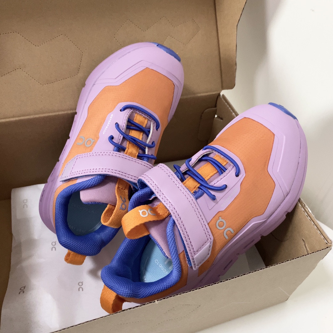 图片[2]-On昂跑魔术贴松紧带儿童运动鞋 小众童鞋运动鞋来咯～ on昂跑缓震魔术贴儿童运动鞋 鞋头增加额外的橡胶垫片加强耐久性 加宽外底搭载多沟槽，更稳固 优化改良的CloudTec专利鞋底科技专为幼童打造超级无敌旋转跳跃好穿-选品中心