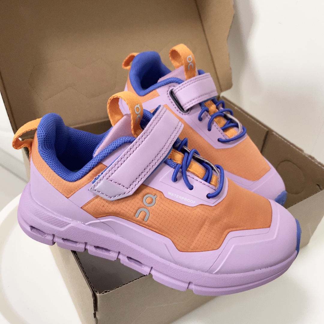 图片[4]-On昂跑魔术贴松紧带儿童运动鞋 小众童鞋运动鞋来咯～ on昂跑缓震魔术贴儿童运动鞋 鞋头增加额外的橡胶垫片加强耐久性 加宽外底搭载多沟槽，更稳固 优化改良的CloudTec专利鞋底科技专为幼童打造超级无敌旋转跳跃好穿-选品中心