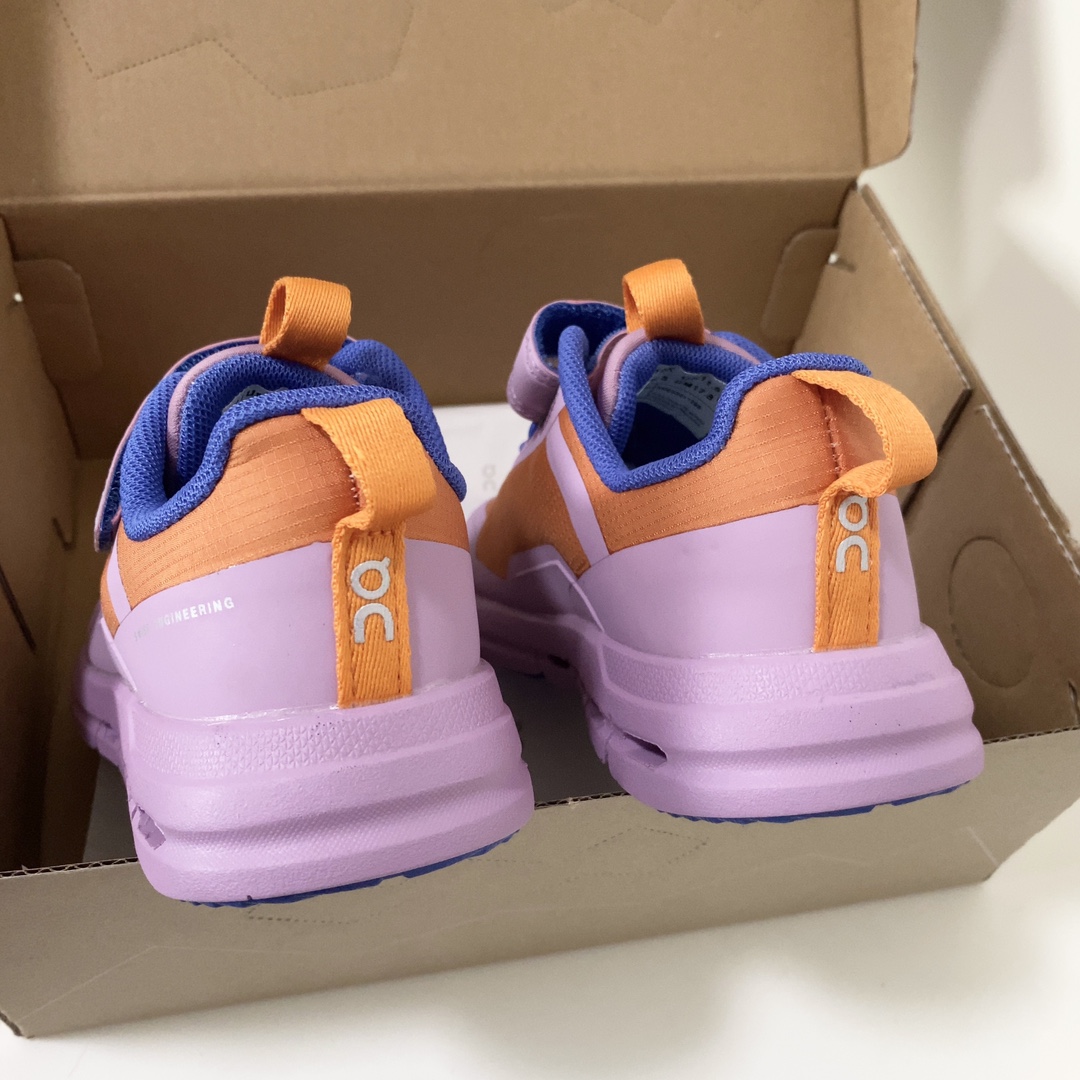 图片[8]-On昂跑魔术贴松紧带儿童运动鞋 小众童鞋运动鞋来咯～ on昂跑缓震魔术贴儿童运动鞋 鞋头增加额外的橡胶垫片加强耐久性 加宽外底搭载多沟槽，更稳固 优化改良的CloudTec专利鞋底科技专为幼童打造超级无敌旋转跳跃好穿-选品中心