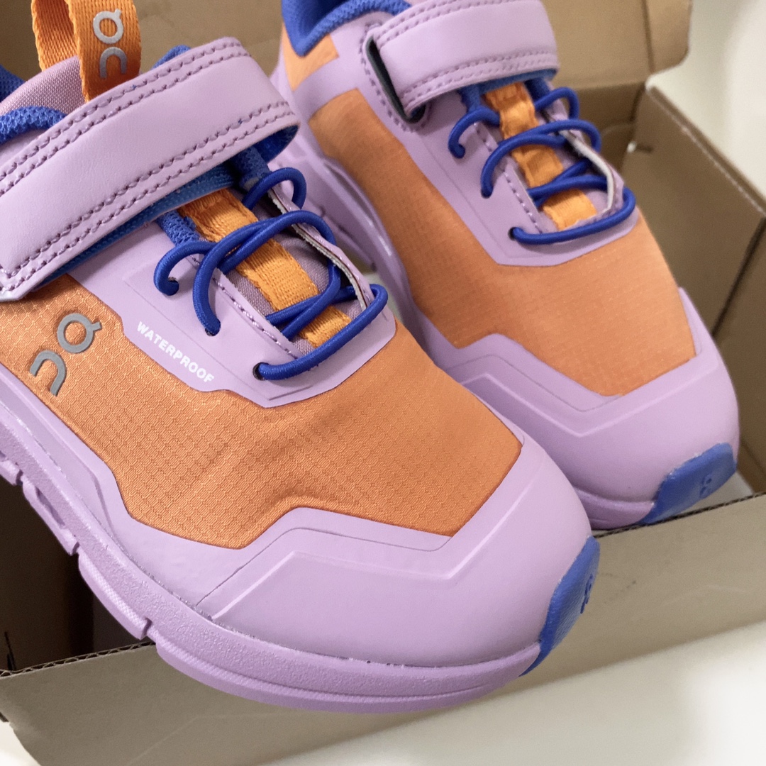 图片[5]-On昂跑魔术贴松紧带儿童运动鞋 小众童鞋运动鞋来咯～ on昂跑缓震魔术贴儿童运动鞋 鞋头增加额外的橡胶垫片加强耐久性 加宽外底搭载多沟槽，更稳固 优化改良的CloudTec专利鞋底科技专为幼童打造超级无敌旋转跳跃好穿-选品中心