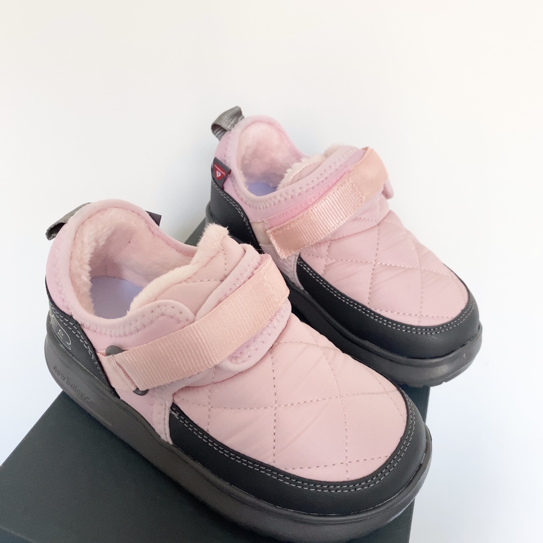 NB二棉加绒低帮童鞋 必属于今年新百L这款雪地靴 要说今年哪双鞋最火，❗️萌宝上脚 立马提升颜值，暖到地球要爆炸！这样的版型就该搭配满满质感！气质这一块瞬间没话说，-选品中心