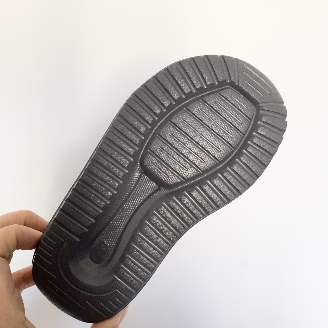 图片[9]-NB二棉加绒低帮童鞋 必属于今年新百L这款雪地靴 要说今年哪双鞋最火，❗️萌宝上脚 立马提升颜值，暖到地球要爆炸！这样的版型就该搭配满满质感！气质这一块瞬间没话说，-选品中心