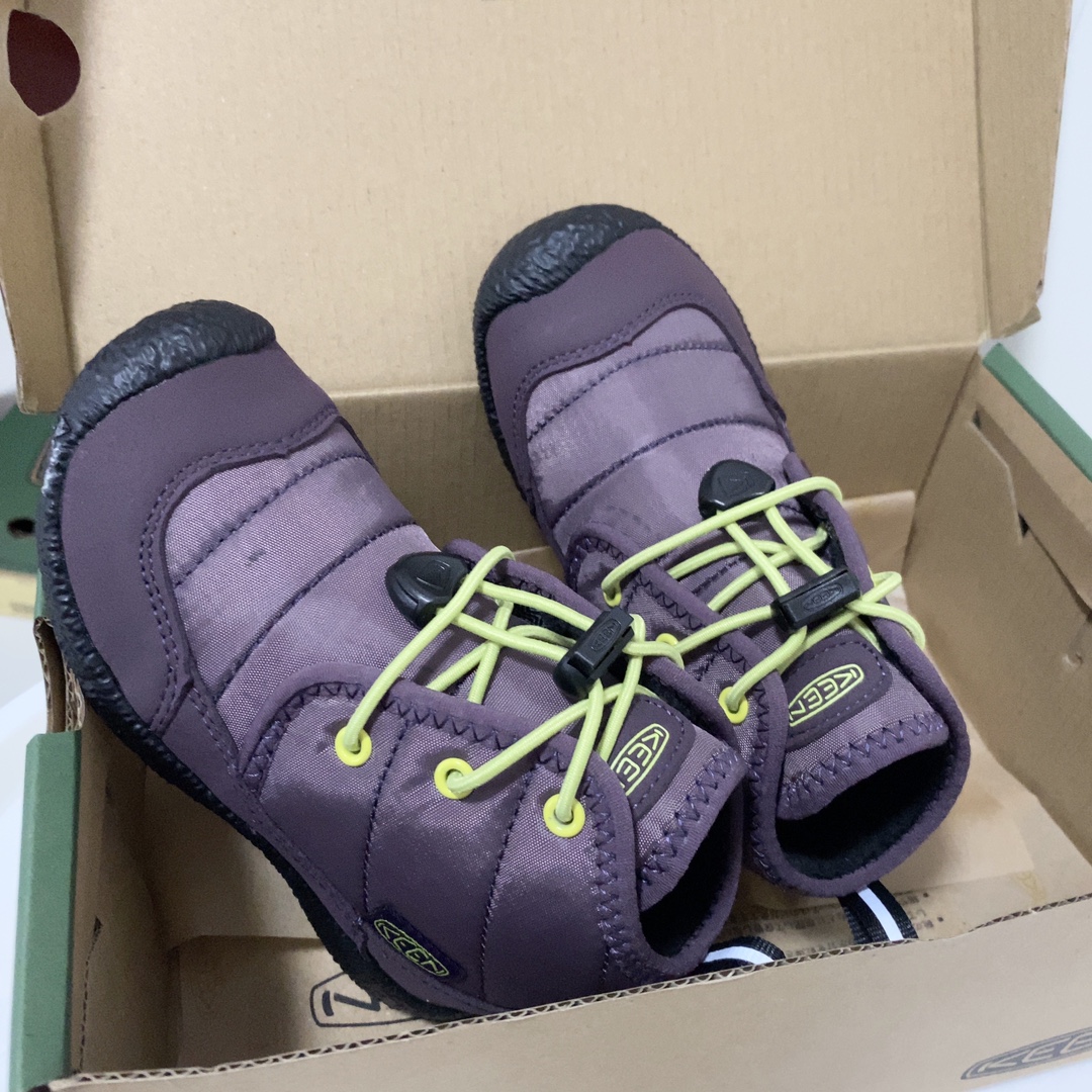 Keen 马球高帮加绒靴 上脚很露营风 撞色的配色绝绝子又好看，鞋口鞋舌鞋垫加绒设计保暖效果刚刚好！松紧鞋带方便小朋友自己穿脱真的很值得入手一双试试！-选品中心