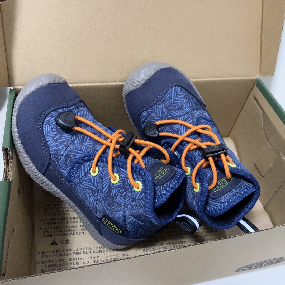 Keen 马球高帮加绒靴 上脚很露营风 撞色的配色绝绝子又好看，鞋口鞋舌鞋垫加绒设计保暖效果刚刚好！松紧鞋带方便小朋友自己穿脱真的很值得入手一双试试！-选品中心